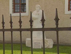 Spomenik Filipu Vezdinu u Cimofu - slika: ORF Spomenik Filipu Vezdinu u Cimofu - slika: ORF