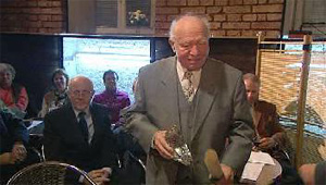 Anton Leopold s "Metron"-nagradom (slika: ORF)