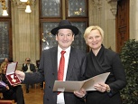 Slavko Ninic mit der Stadrätin Sandra Frauenberger