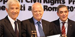 Manfred Lautenschläger, Thomas Hammarberg, Romani Rose / Foto: EPA Manfred Lautenschläger, Thomas Hammarberg, Romani Rose / Foto: EPA